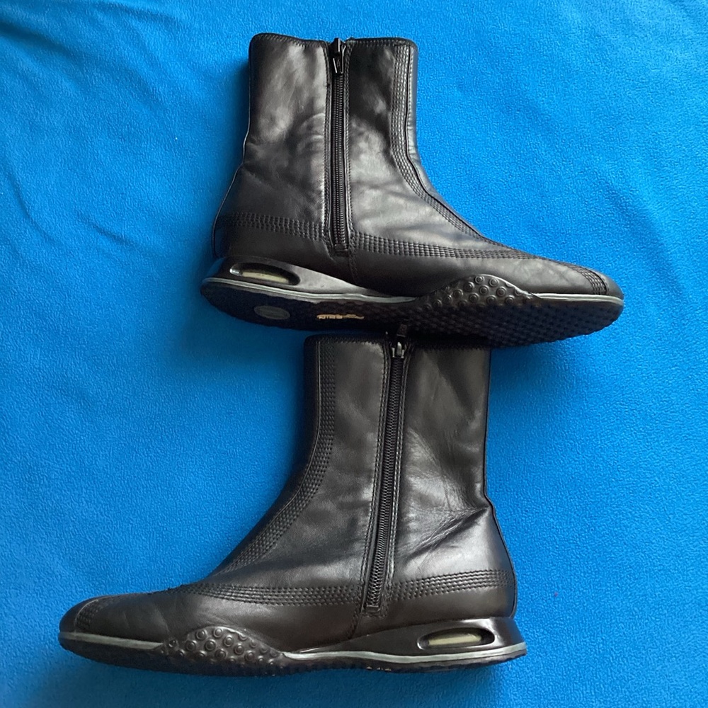 Cole Haan Short Boot with Nike Air SZ 61/2B Preowned Offers Welcome